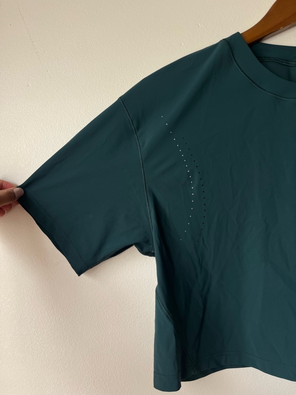 ATHLETA Ultimate Lasercut Crop Tee Pine - Picture 7 of 10